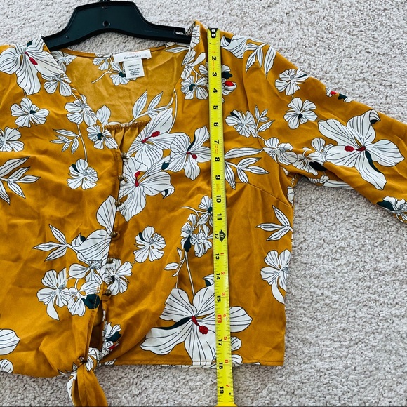 Urban Romantics Floral Tie Front Top - Picture 5 of 6